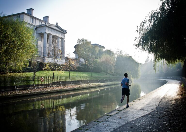 Amir Bolatov running