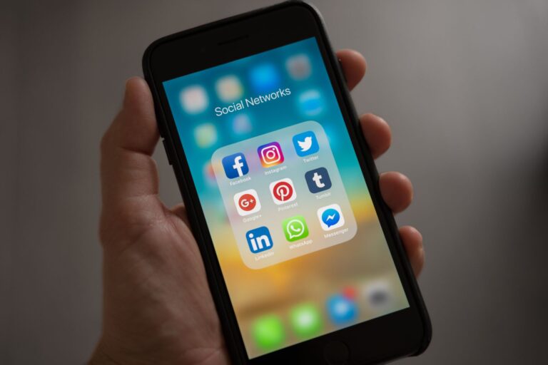 Emek Cennet Çetin social media